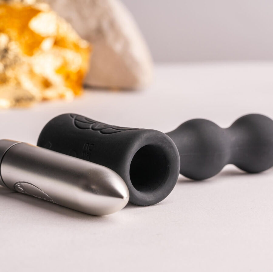ROCKS- OFF - PETITE SENSATIONS PEARLS PLUG ANAL VIBRADOR NEGRO - immagine 2